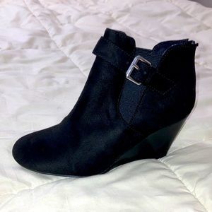 Report women’s Wedge